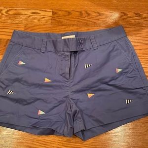Women’s light blue vineyard vine shorts with embroidery accents size 6